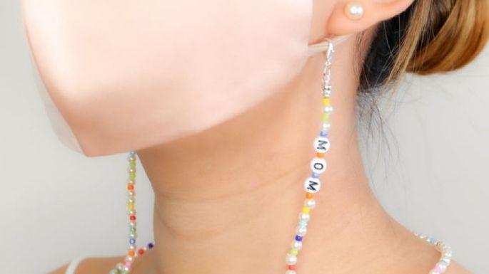 ¡No pierdas el estilo! Dale un twist a tu cubrebocas con una cadena o un collar portacubrebocas