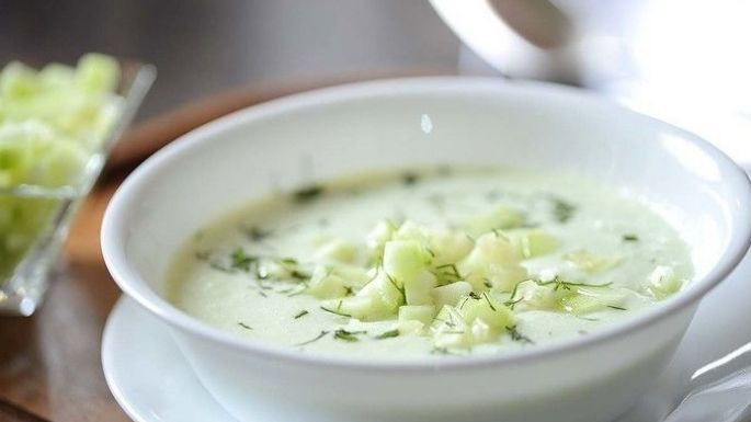 ¿No sabes qué comer? Esta sopa de pepino podría salvarte