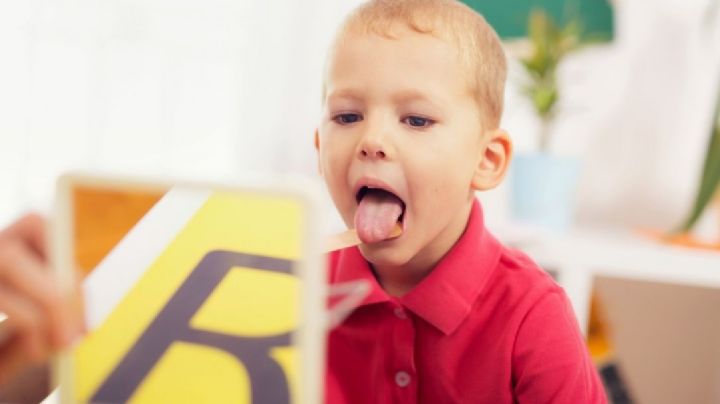 ¿Tu hijo no puede pronunciar la "R"? Involúcralo en el juego de la rana