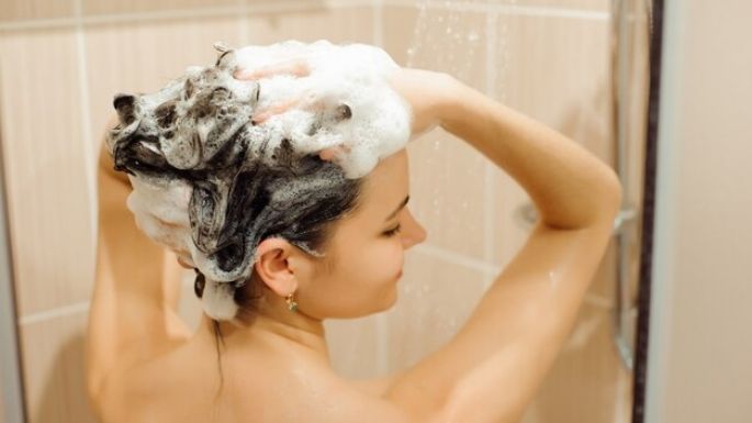 Mantén tu cabello sano: Razones por las que debes exfoliar tu cuero cabelludo