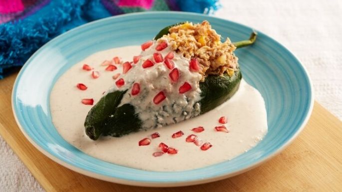 Aprende a preparar estos chiles en nogada veganos, no habrá pretexto para no comerlos