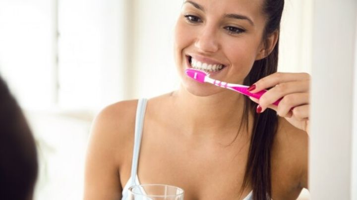 Así es cómo debes lavar tus dientes, recomendado por dentistas