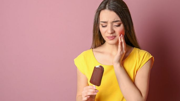 ¿Te molestan las bebidas frías? Soluciones a la sensibilidad dentinaria