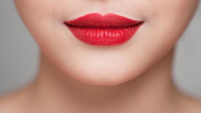 Logra que tu labial dure más al seguir estos consejos sencillos de maquillaje