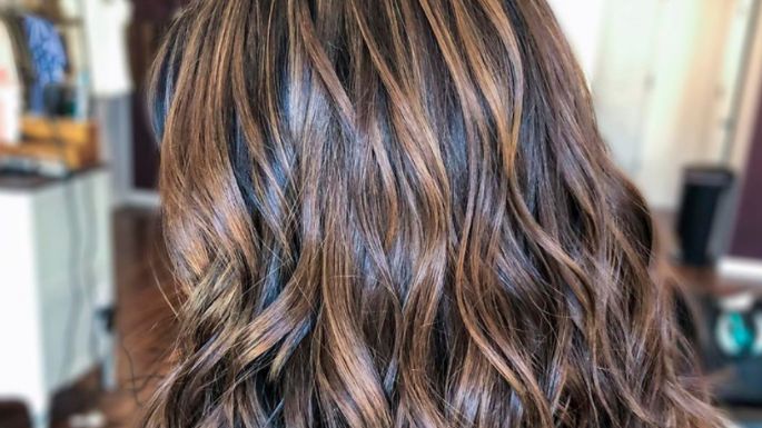 Mechas balayage para cabello obscuro que no necesitan retoque en el salón