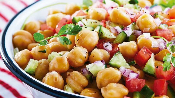 ¿Cómo preparar una apetitosa ensalada de garbanzo?