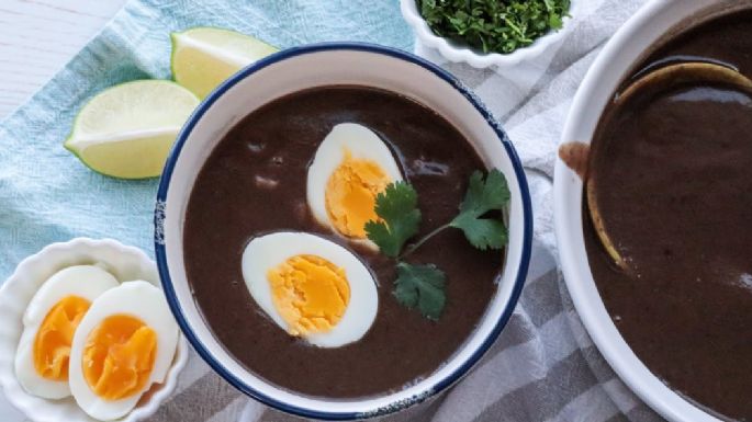 ¿Conoces la sopa negra? Mira lo sencillo que es preparar este platillo costarriqueño