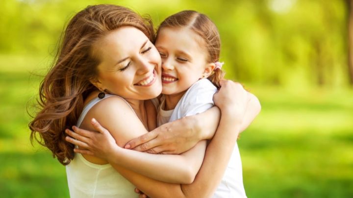 4 señales que demuestran que tu hija es feliz y segura