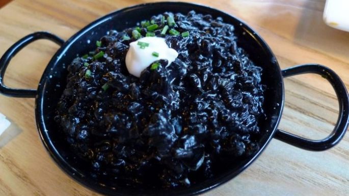 ¿Fastidiada de cocinar lo mismo? Prepara este exótico arroz negro