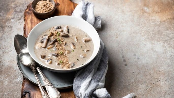 Prepárate para la cuaresma con está reconfortante crema de coliflor y champiñones