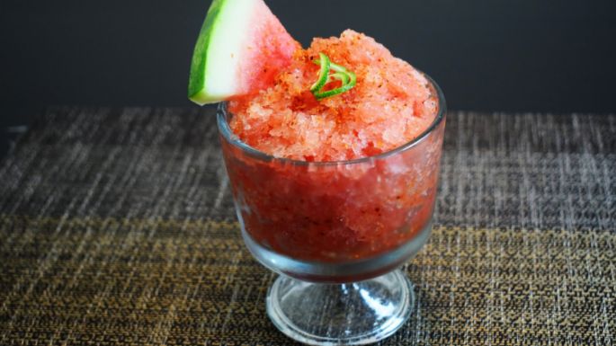 ¡No más calor! Bebe este frío raspado de sandía hecho en casa