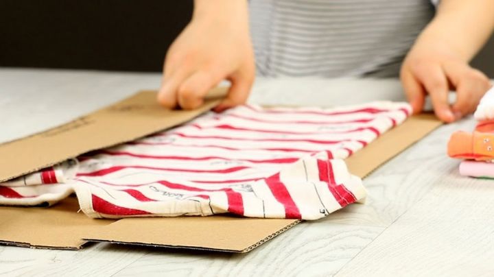 Doblar la ropa nunca había sido tan fácil; aprende a hacer un doblador de ropa con cartón