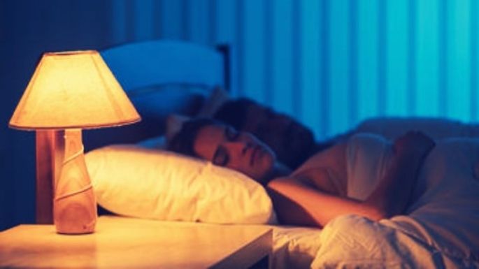 No solo afecta tu sueño: Dormir con un poco de luz dañaría tu salud