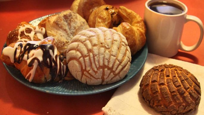 ¿Qué desayunas? Alimentarte con café y pan podría sabotear tu salud