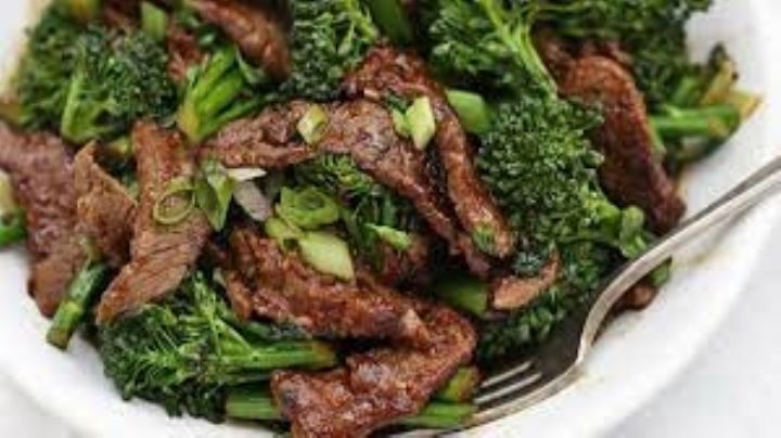 Esta carne con brócoli estilo comida china es ideal para consentir tu paladar