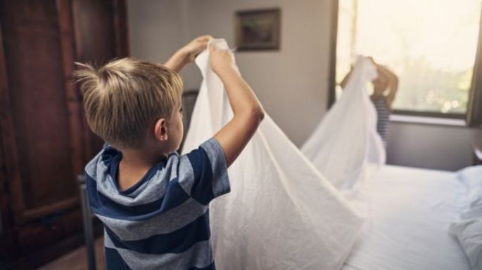 Conoce cuándo es el momento perfecto para que tus hijos tiendan su cama