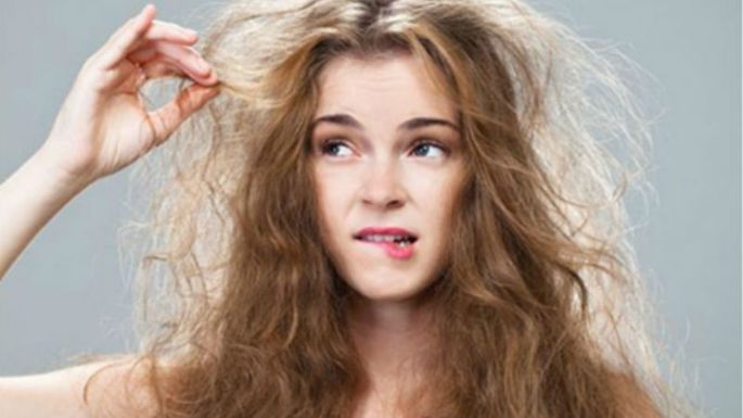 ¿Demasiado frizz? Intenta aplacar tu cabello con hilo dental