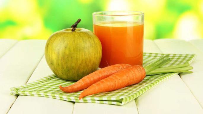 Mejora el metabolismo con este jugo de manzana con zanahoria
