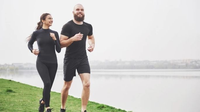 ¿Caminar y correr hacia atrás? Conoce cuáles son los beneficios de esta práctica