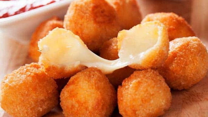 ¿Con ganas de botanear? Prepara estos trocitos de queso frito rebozado