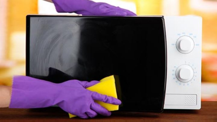 ¿Cómo eliminar las manchas amarillas del microondas?