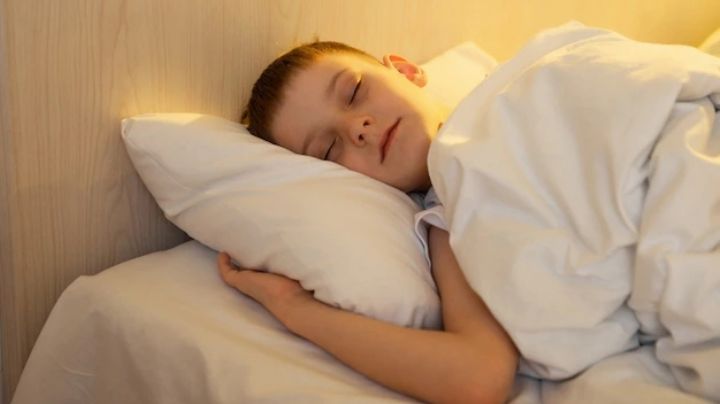 Por estas razones los niños y los bebés nos deben dormir con la luz encendida