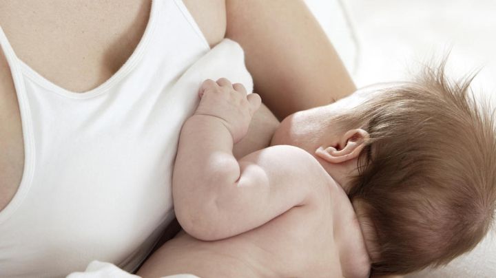 Descubre por qué no es buena idea que dejes de amamantar a tu bebé en las noches