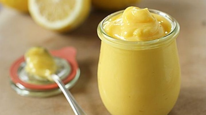 Acompaña tus pasteles con esta crema de limón preparada en microondas