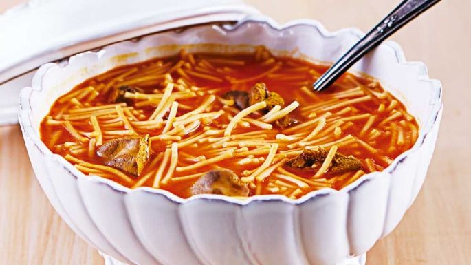 Prepara esta rica sopa de fideos especial con papa y carne para tu comida de hoy