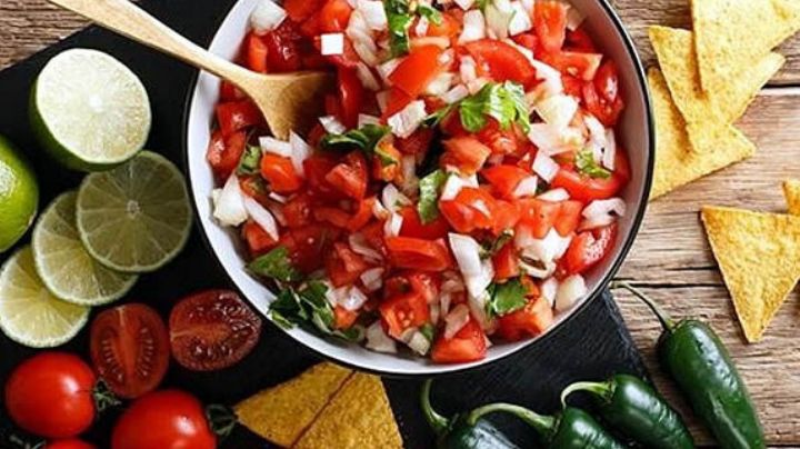 Recetas en 5 minutos: Prepara pico de gallo para acompañar tus comidas