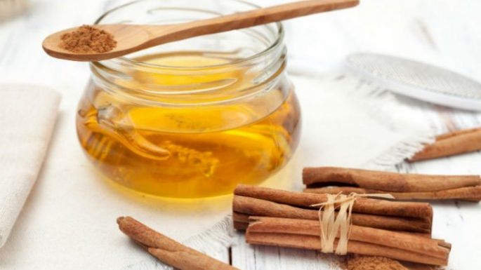 Una cucharadita de miel y canela en ayunas; conoce los beneficios que tiene en la salud