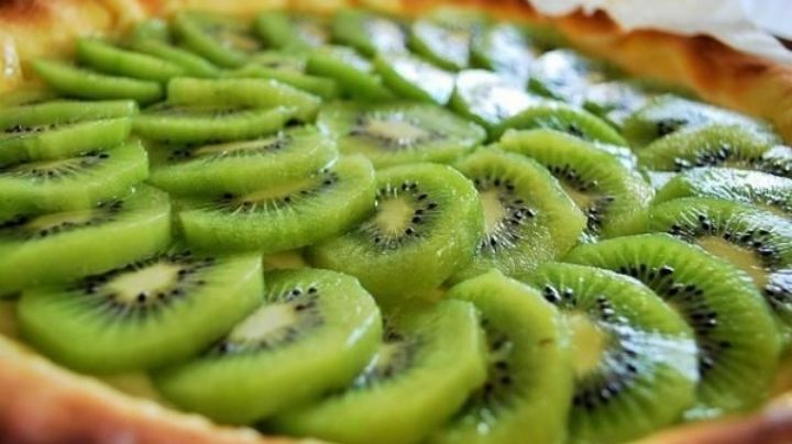Una tarta frutal: Rica y fresca tarta de kiwi para una reunión especial