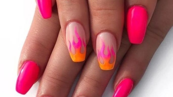 ¡Fosfo Fosfo! Manicura rosa neón o flúor para que tu piel luzca más bronceada