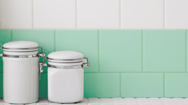 Guía básica para pintar los azulejos de tu pared y darle un refresh a tu hogar
