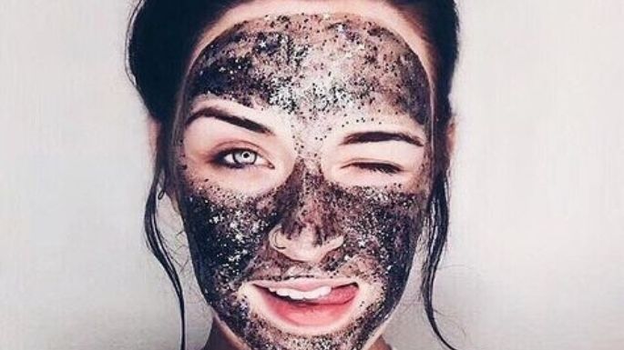 Remueve tus puntos negros en un abrir y cerrar de ojos con esta mascarilla galaxia