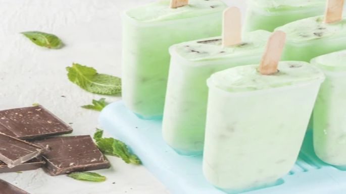 Paletas sabor chocomenta, para refrescarte en estas tardes llenas de mucho calor