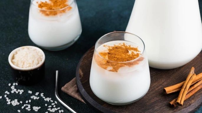 Para que te quites el calor: Rica y fresca agua de horchata con un toque de café