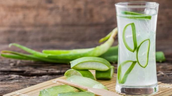 Aligera los días calurosos con agua de aloe con limón