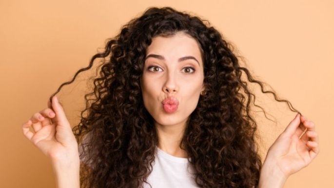 ¿Rizos? Descubre que cuidados especiales debes tener con tu cabello en el calor