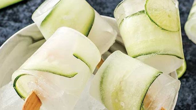 Combate el calor con paletas heladas de limón y ralladura de pepino