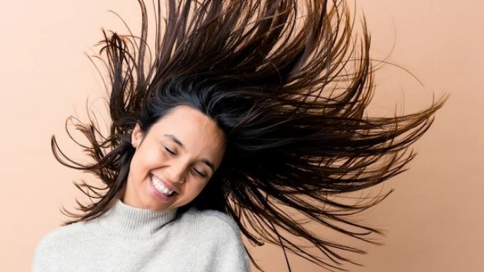 Retrasa el envejecimiento de tu cabello con este secreto de rutina de lavado