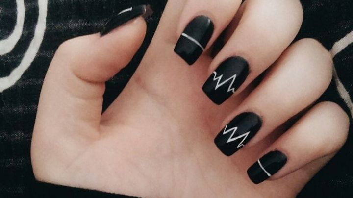 Diseños de uñas en color negro, ideales para las chicas con uñas cortas