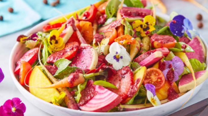 Platillo exótico: Lúcete con esta ensalada de flores comestibles