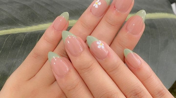 Diseños con flores margaritas; una nueva reinvención de la manicura francesa