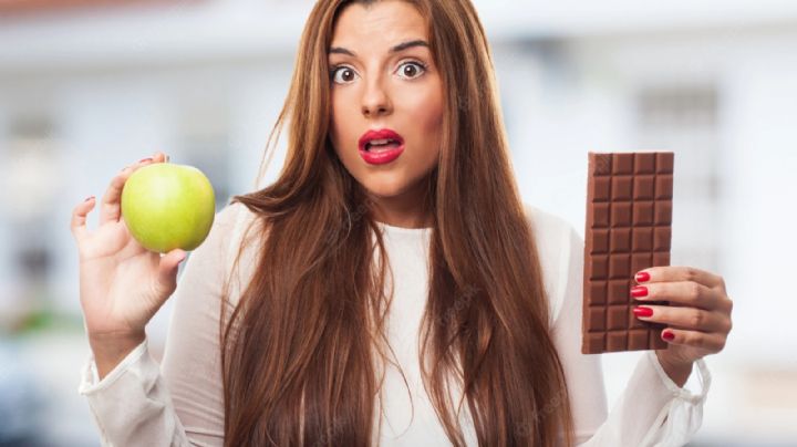 Cuida tu forma de comer: Hábitos alimenticios que dañan tu salud en la edad adulta