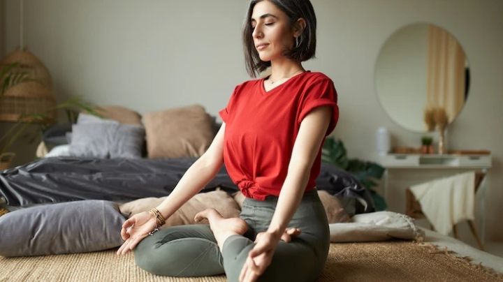 Conoce cómo es que la meditación puede ayudarte a mejorar la salud de tu piel