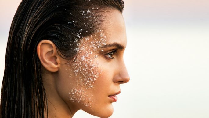 Exfoliación capilar: Beneficios y método para aplicarlo de forma correcta