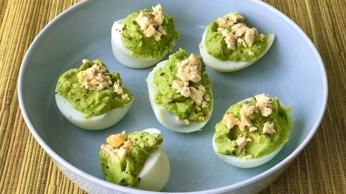 Un aperitivo muy nutritivo: Ricos huevos cocidos rellenos de guacamole