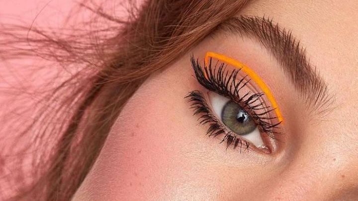 La moda pop regresa: Consejos para delinear tus ojos con colores neón
