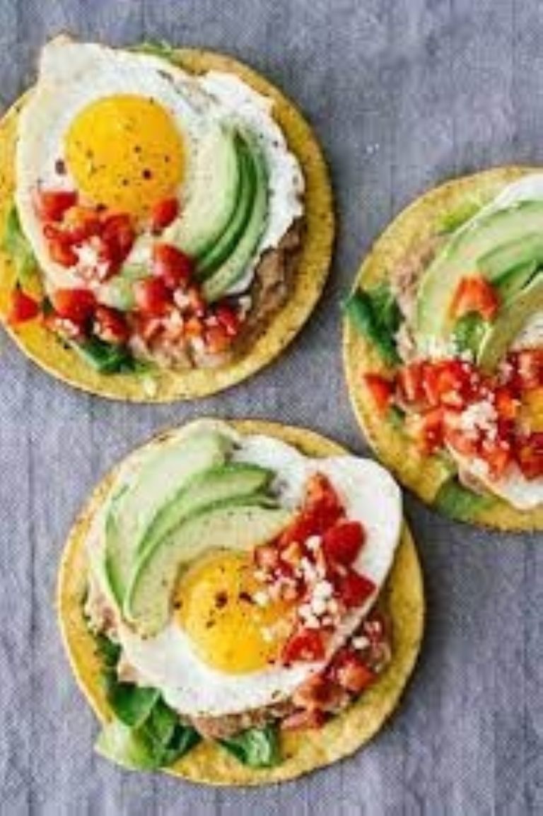 Huevos rancheros estilo Puebla para el desayuno 